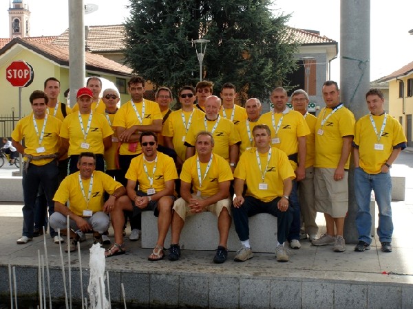 foto di alcuni dei volontari cerianesi in Piazza Diaz